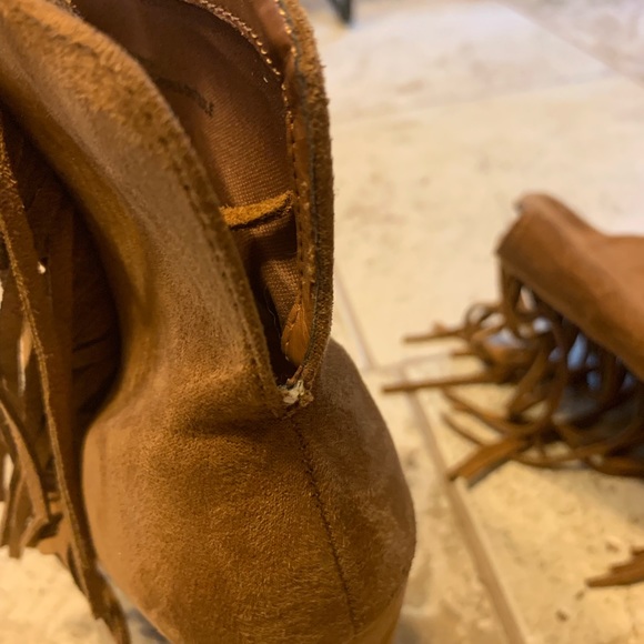 DW peep toe suede ankle boots. - Picture 3 of 5